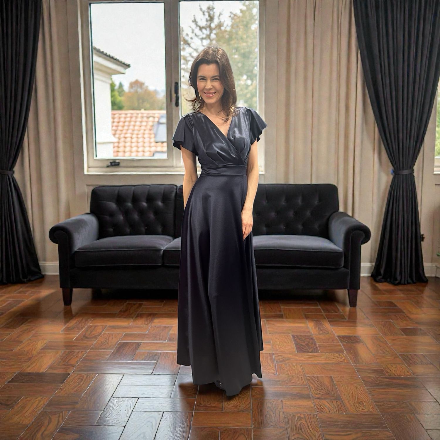 Collezione look per le feste abito raso blu notte