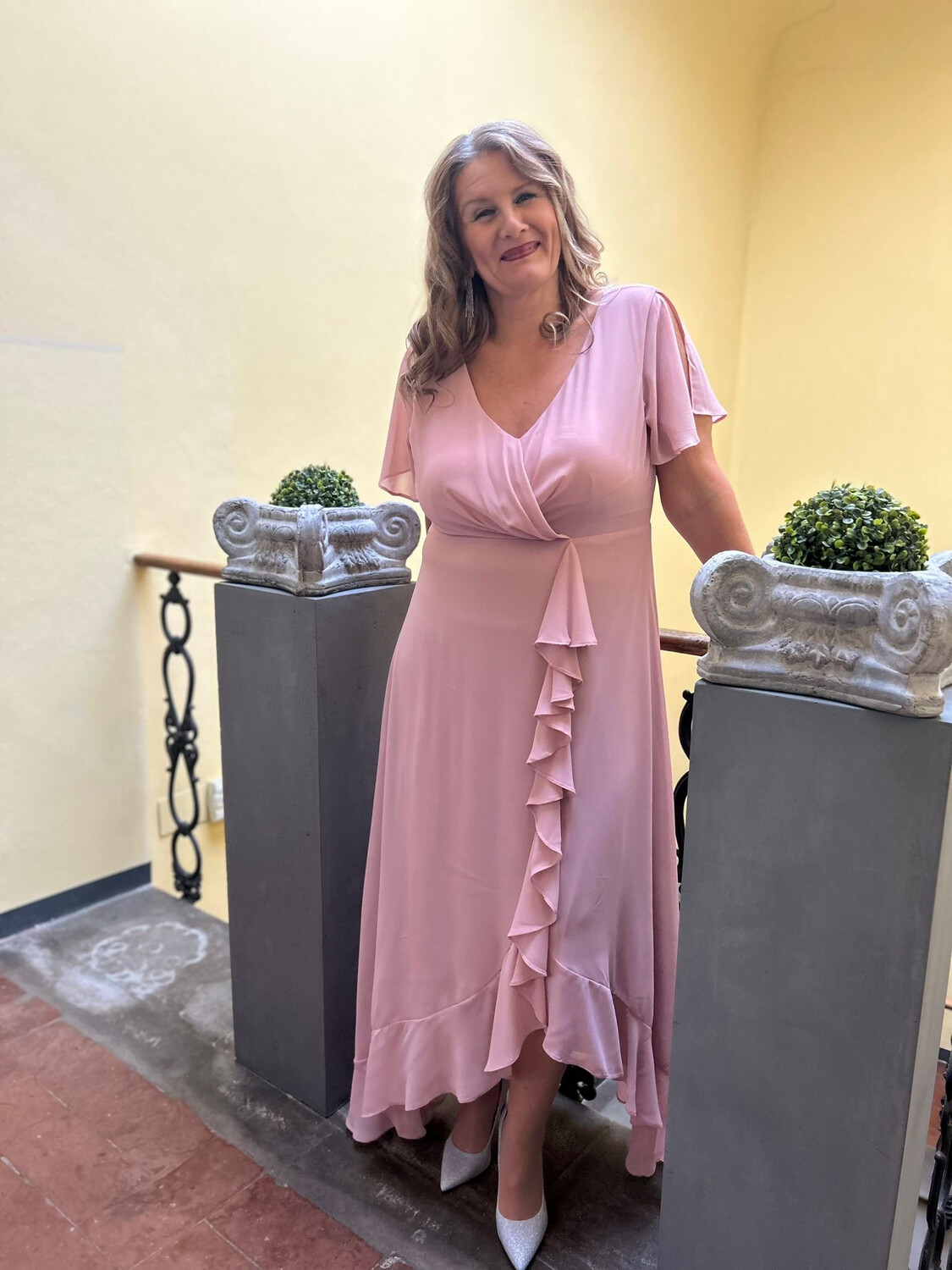 Collezione cerimonia curvy abito voulant rosa