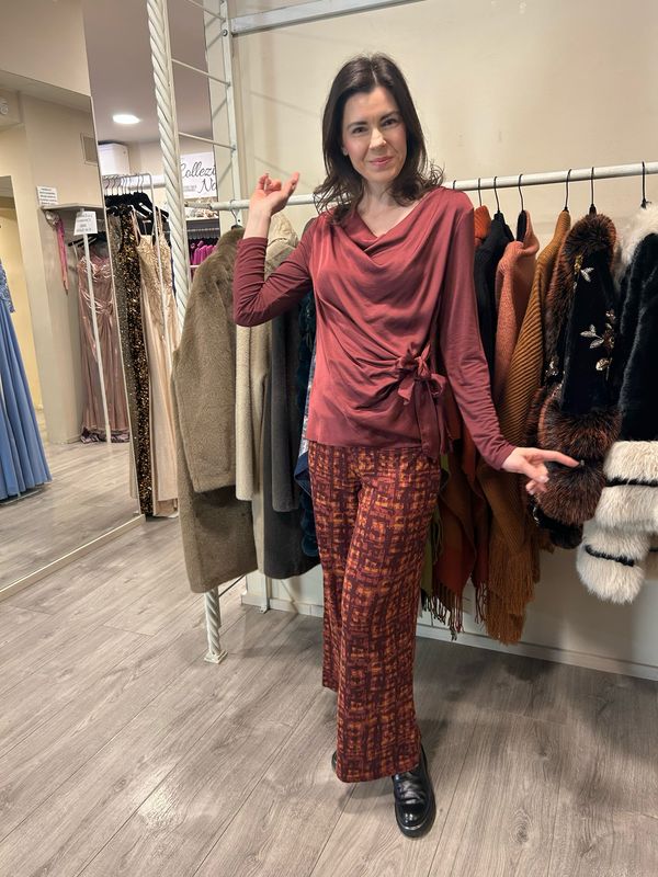 Surkana pantaloni oversize fluidi stampati bordeaux