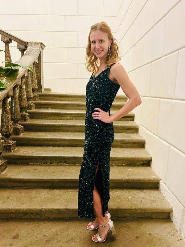 Collezione look per le feste abito paillettes verde