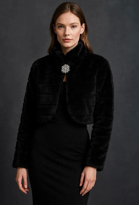 Collezione look per le feste coprispalle ecco pelliccia nero