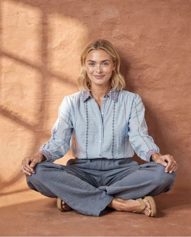 Surkana camicia ricamata