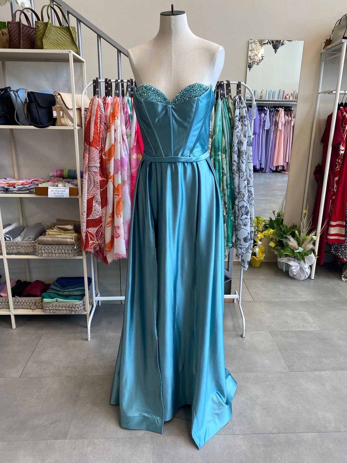 Collezione cerimonia abito raso verde salvia