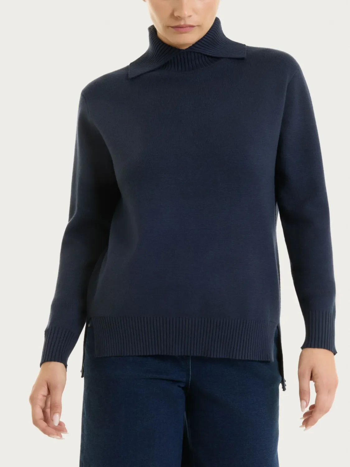 Ragno maglia collo alto con spacco blu