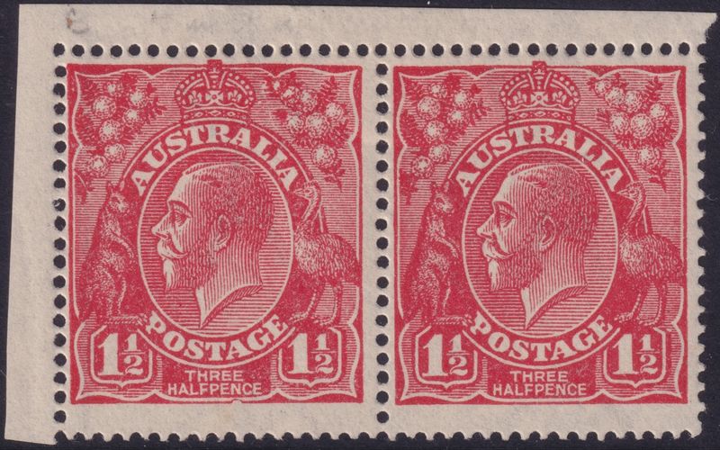 Australia 1925 1½d Scarlet Pair with White Scratch in Left Wattle and Notched Frame at Base