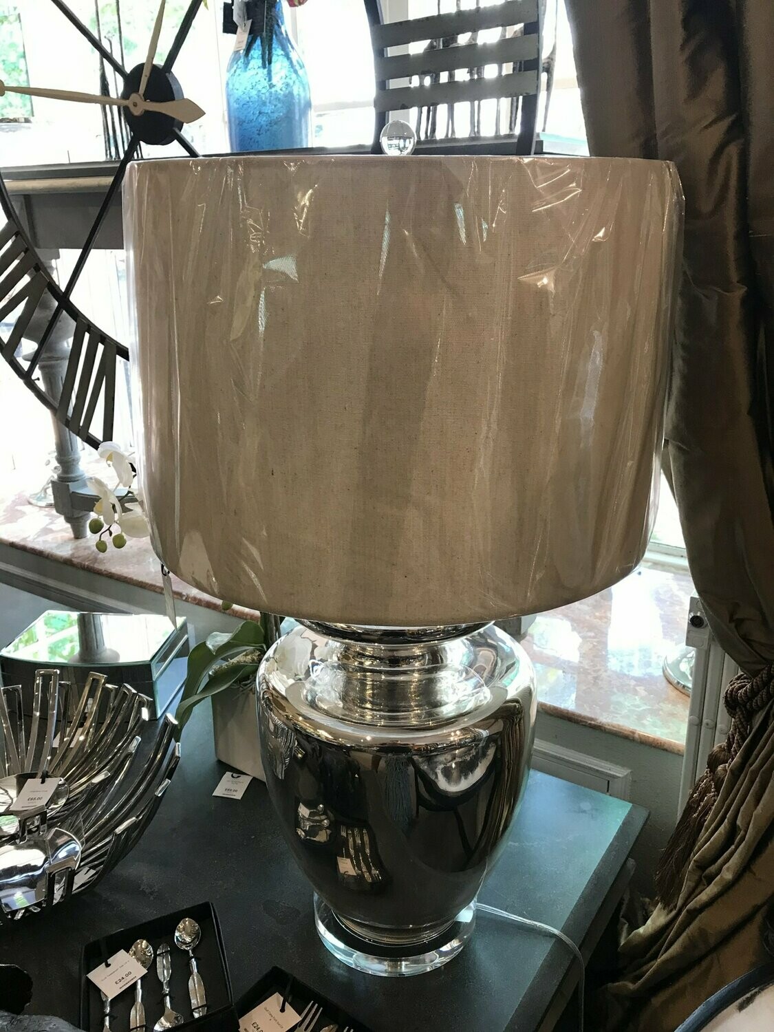 Metal Urn Table Lamp