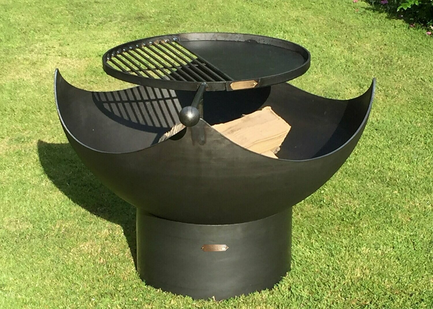 Scalloped Edge Fire Pit 70cm With BBQ Swing Arm