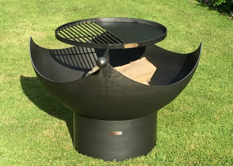 Scalloped Edge Fire Pit 70cm With BBQ Swing Arm