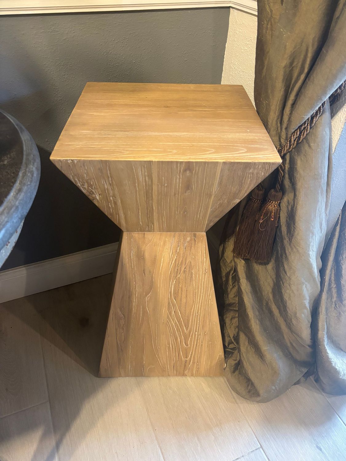 Reclaimed Elm Pedestal
