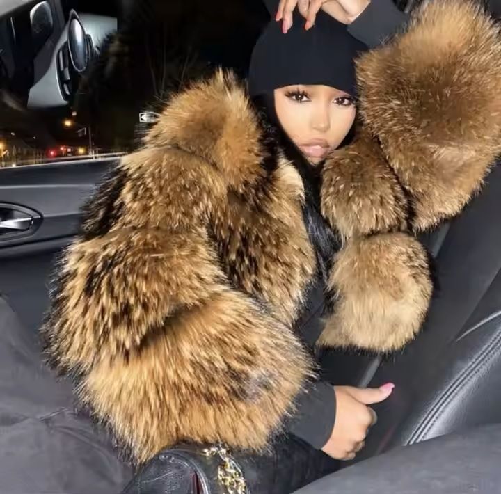 Raccoon Hooded woman&#39;s Fur Coat