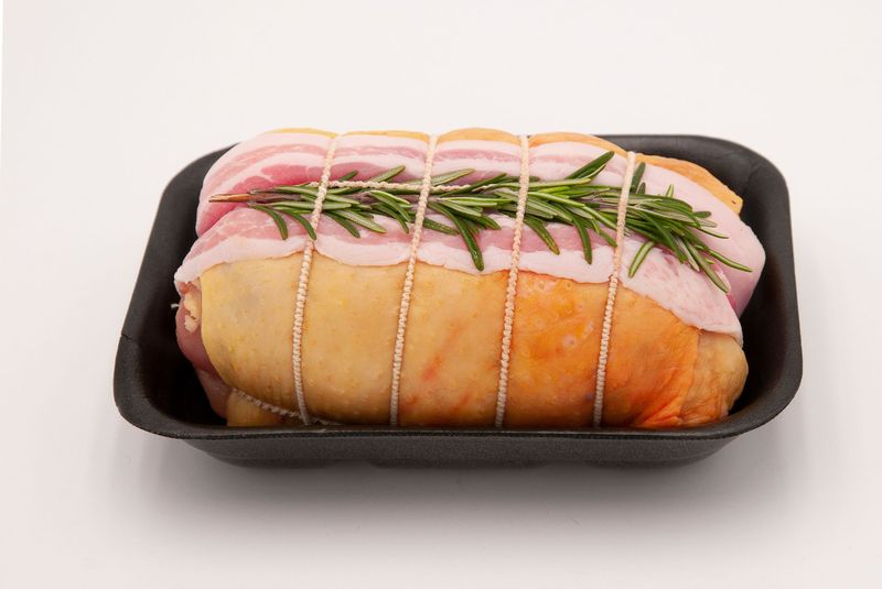Rolata di pollo dalle Langhe con pancetta