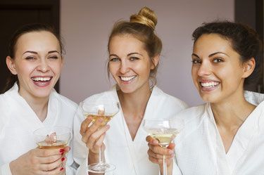 Feiere deinen Geburtstag im Float Meersburg mit Sekt & Snack Feiere deinen Geburtstag im Float Meersburg mit Sekt & Snack