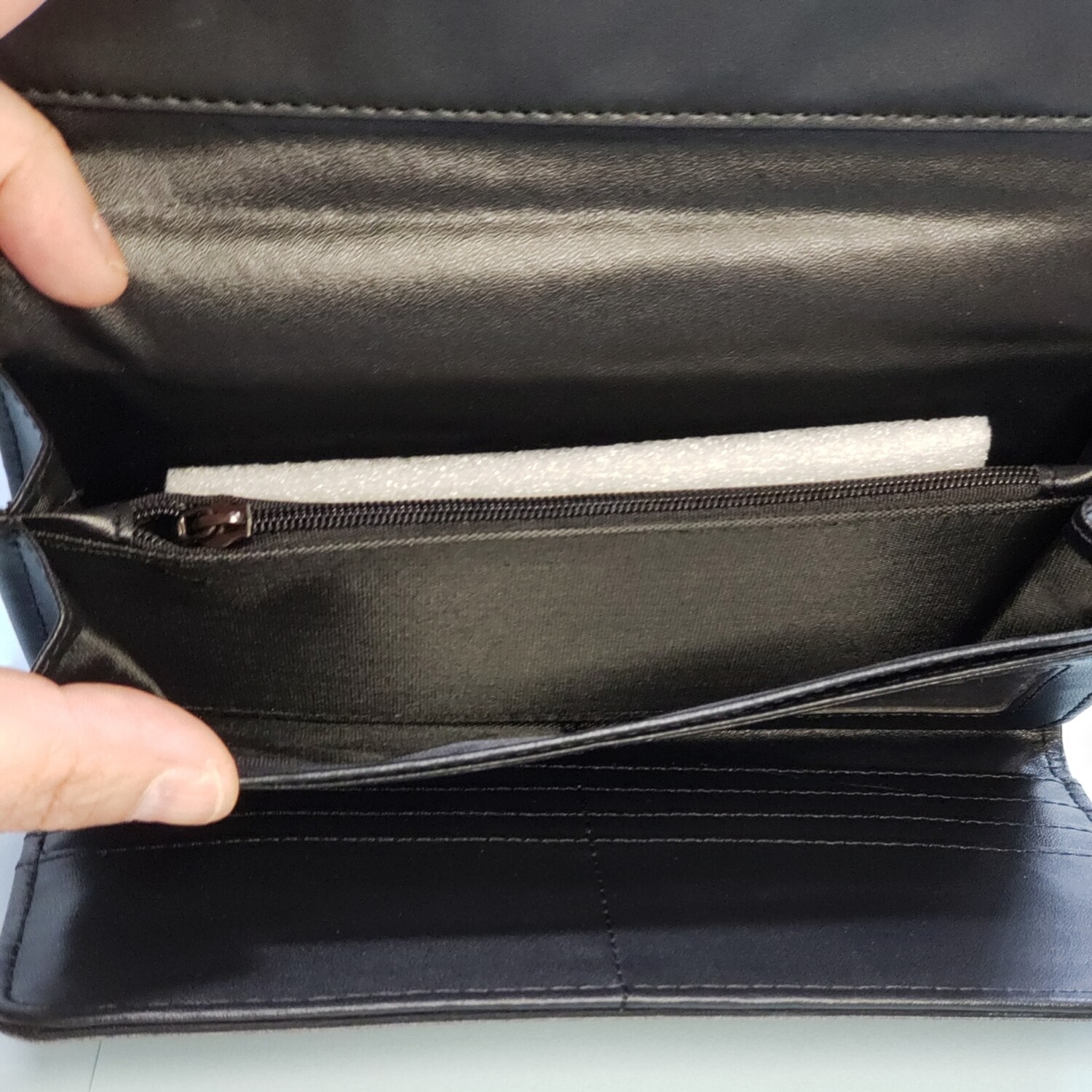 Color changing wallet (7.5&quot;x4.5&quot;)