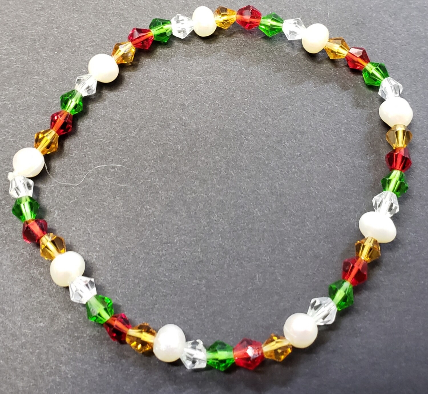 Fw petite pearl stretch bracelet (red/green/gold)