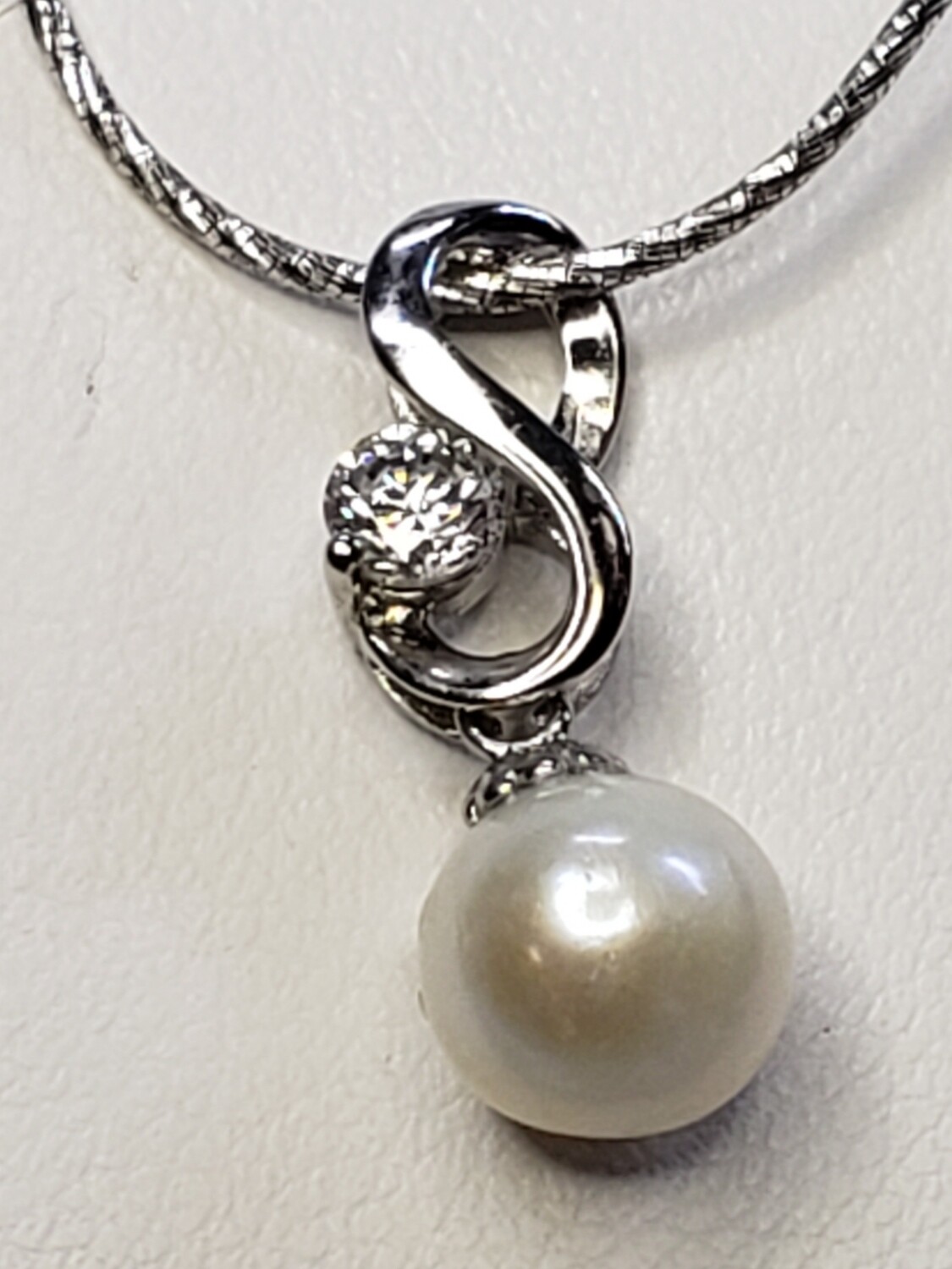 Set Infinity drop pendant with white pearl
