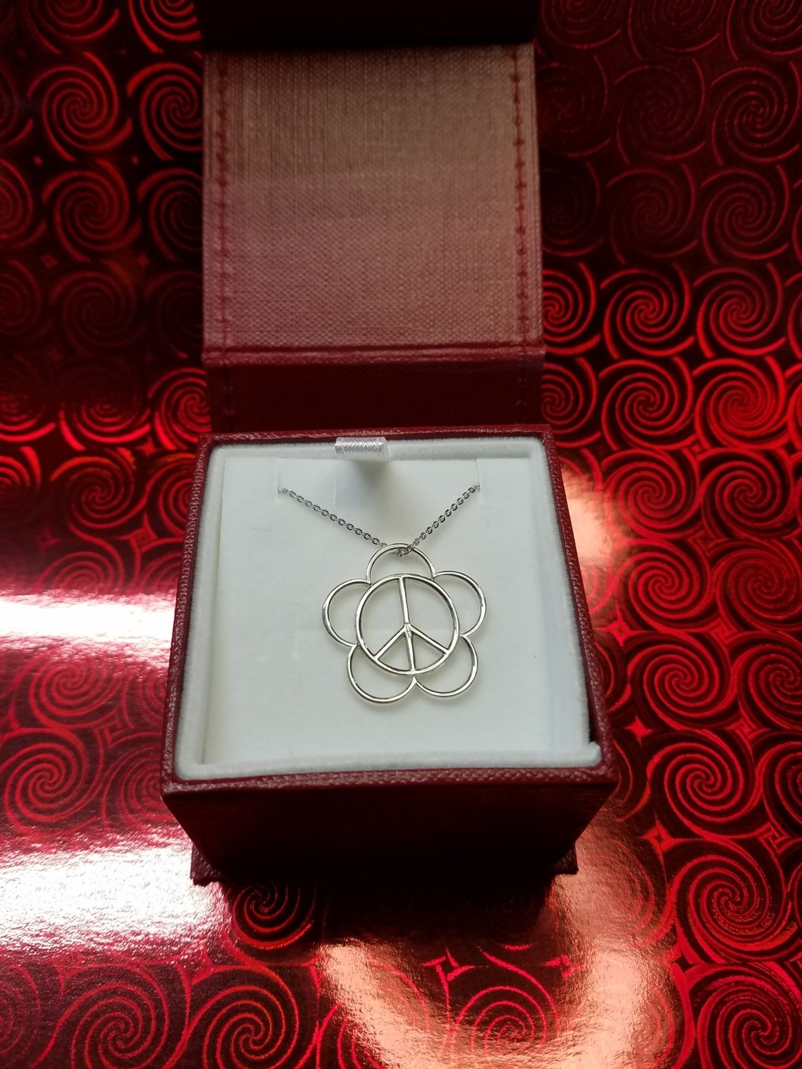 Flower peace sign pendant and necklace