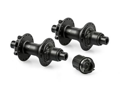 Piasta Dartmoor Reel Boost v.2, tylna, 148x12mm, z standardowym bębenkiem Shimano HG, 32H, czarna anodowana