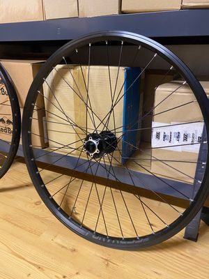 Koło przód Novatec Boost 15x110 na obręczy Dartmoor Fortress 26”