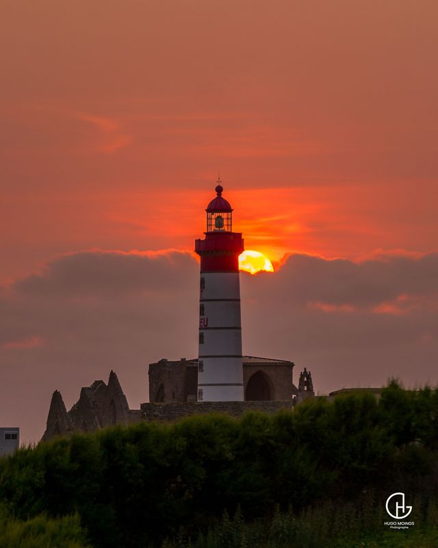 Phare de la Pointe Saint-Mathieu au Coucher du Soleil – Tirage Photo