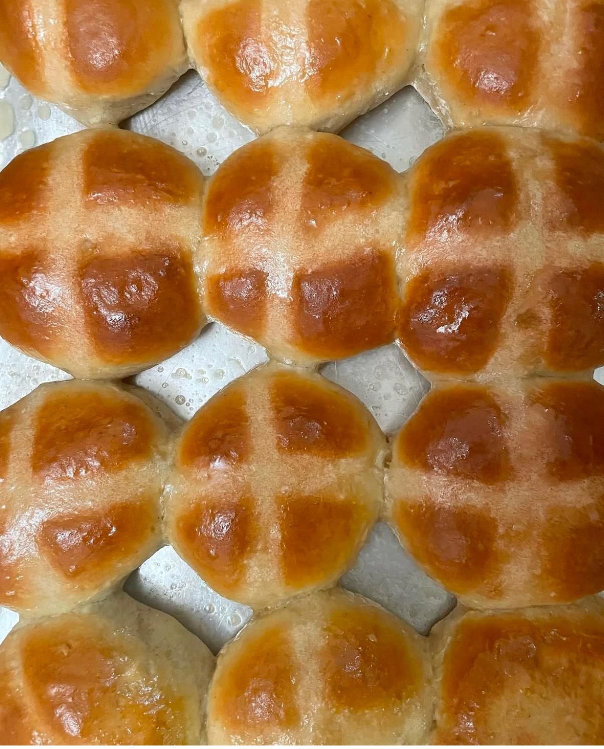 Zandi&#39;s  Cross buns per dozen