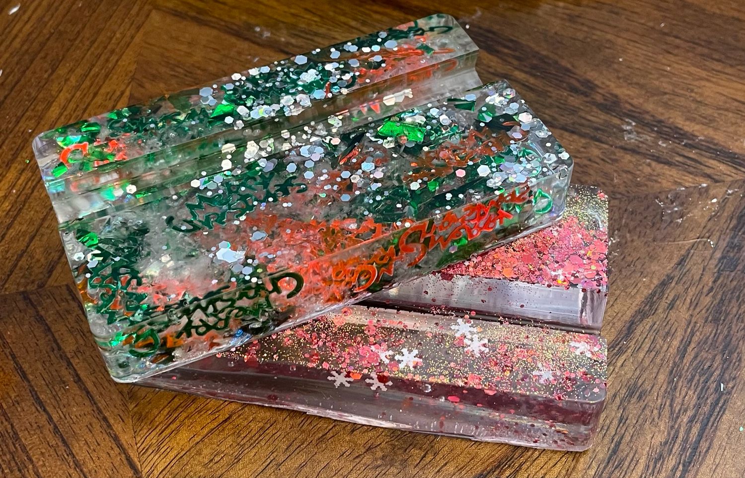 Resin Glitter Phone Holders – Holiday &amp; Floral Designs