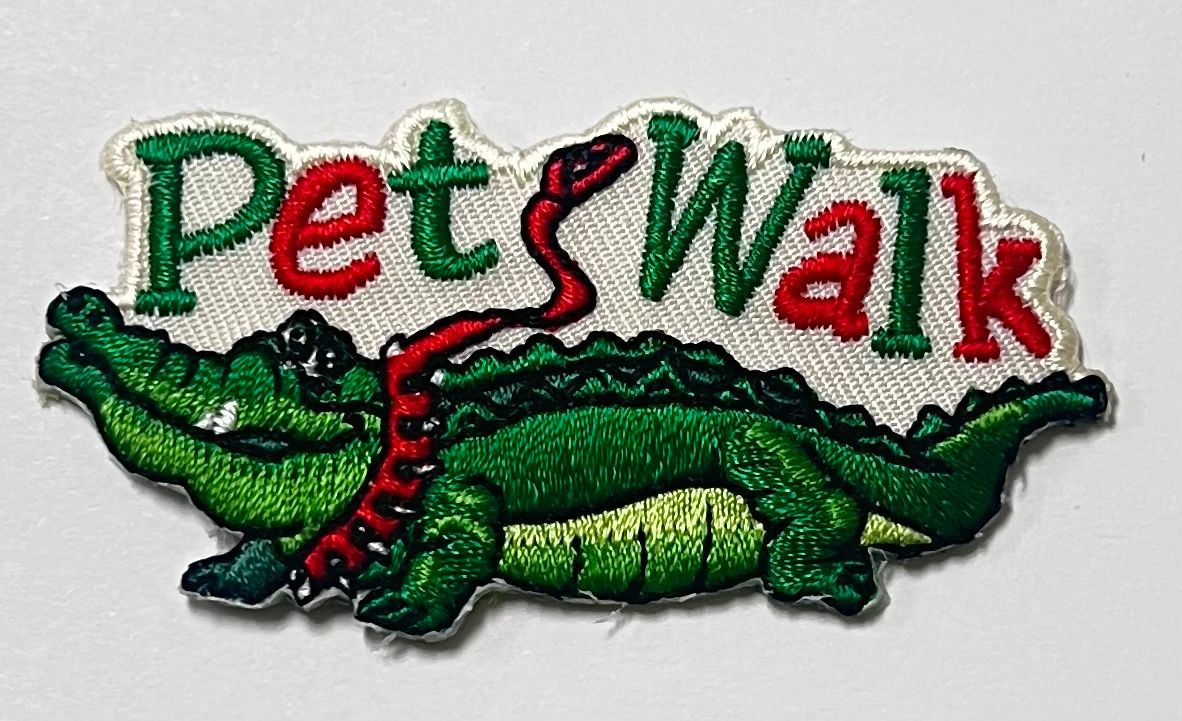 PET WALK (alligator) AFP