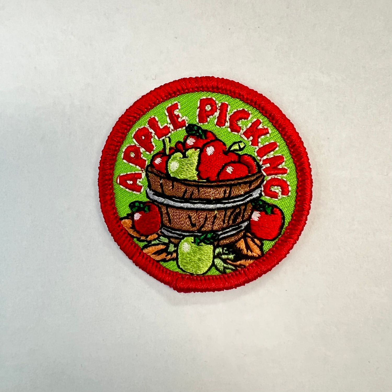 APPLE PICKING (apple basket) AFP