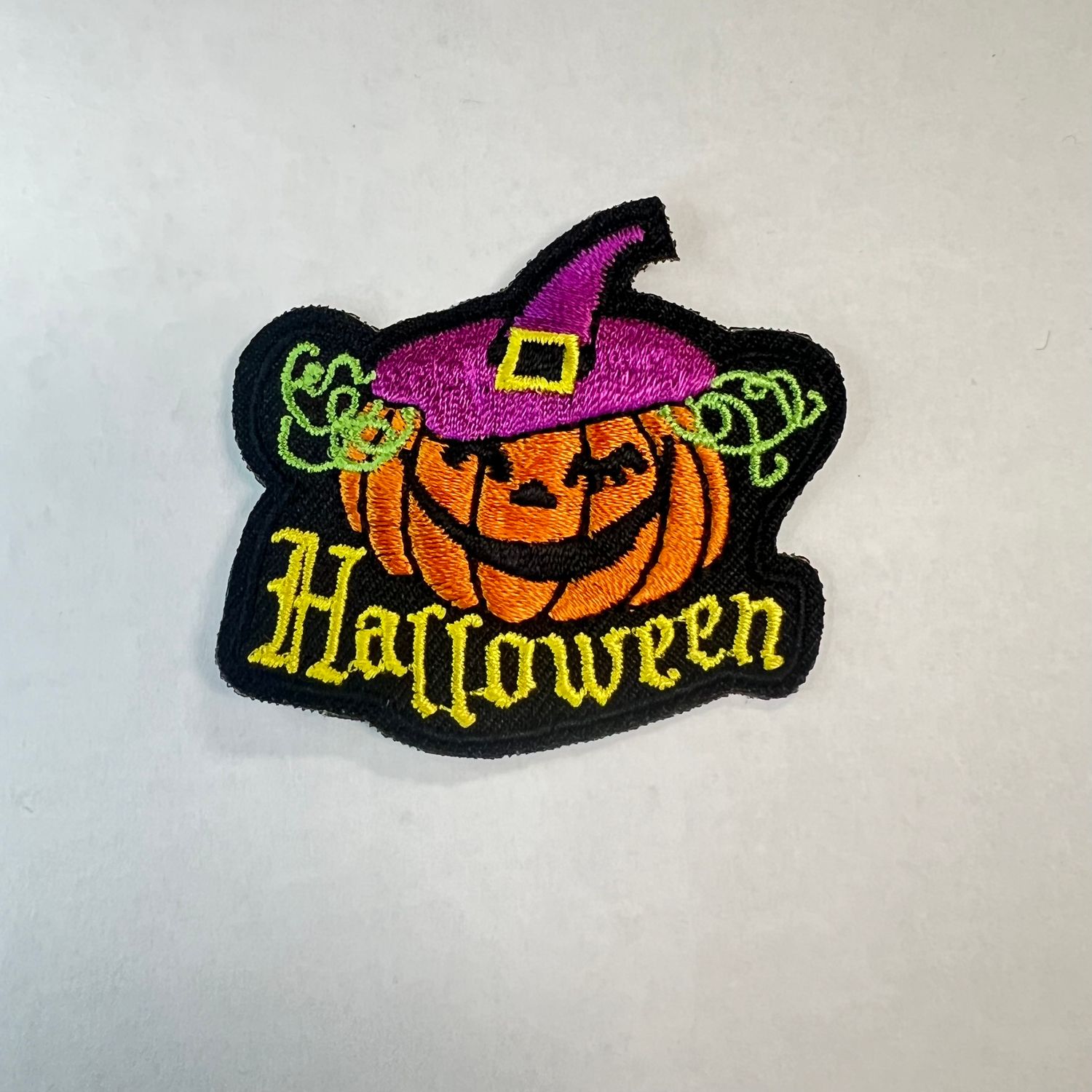 HALLOWEEN (smiling with pumpkin) AFP