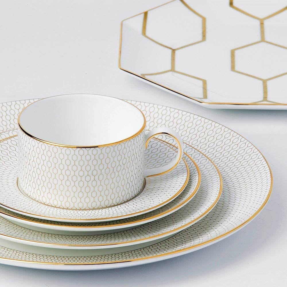 Wedgewood Arris Dinnerware Dinner/Salad/soup Needs 12