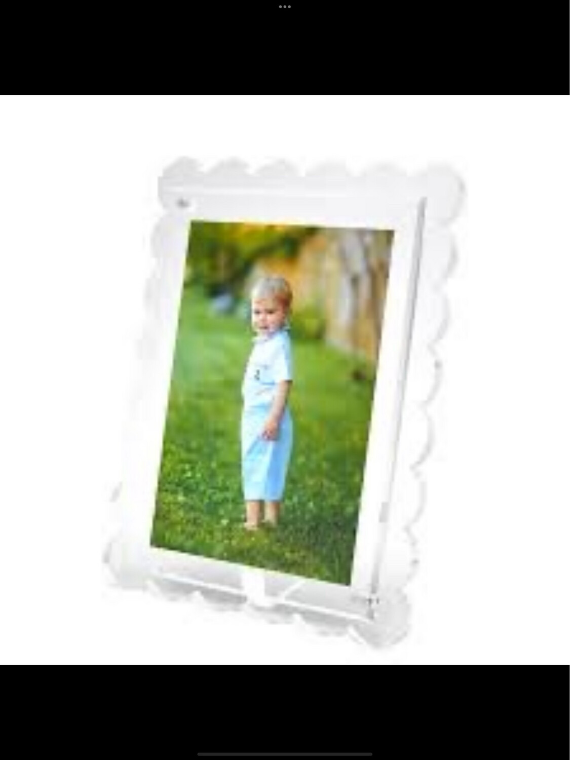 Tara Wilson Scalloped Frame 8x10