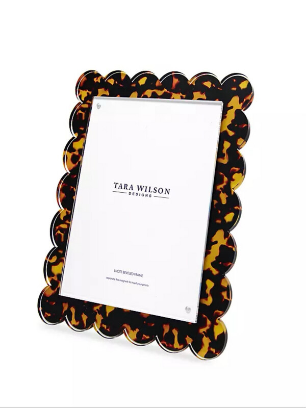 Tara Wilson Scalloped Frame 8x10