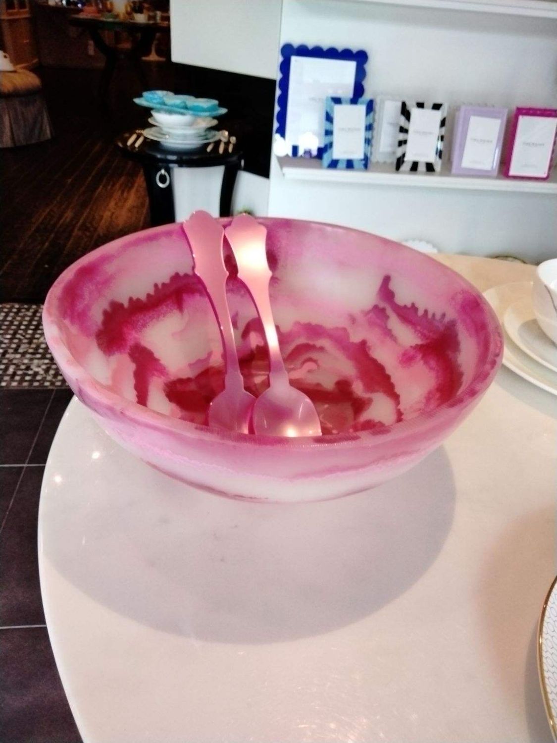 Paola Valle Resin Bowl With Servers