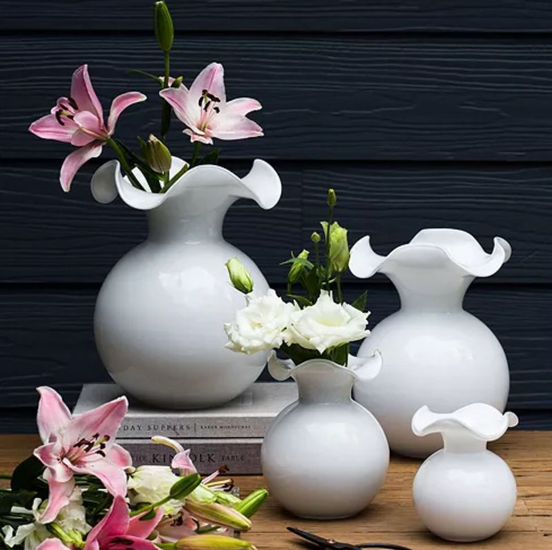 VIETRI White Vase Needs 2