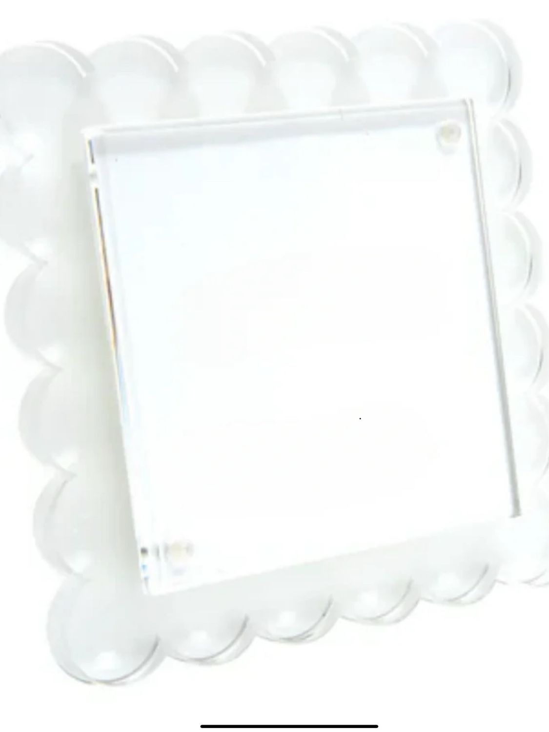 Tara Wilson Scalloped 4x4 Frame