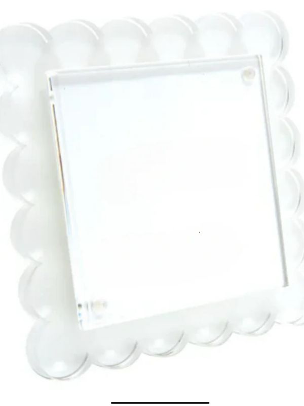 Tara Wilson Scalloped 4x4 Frame