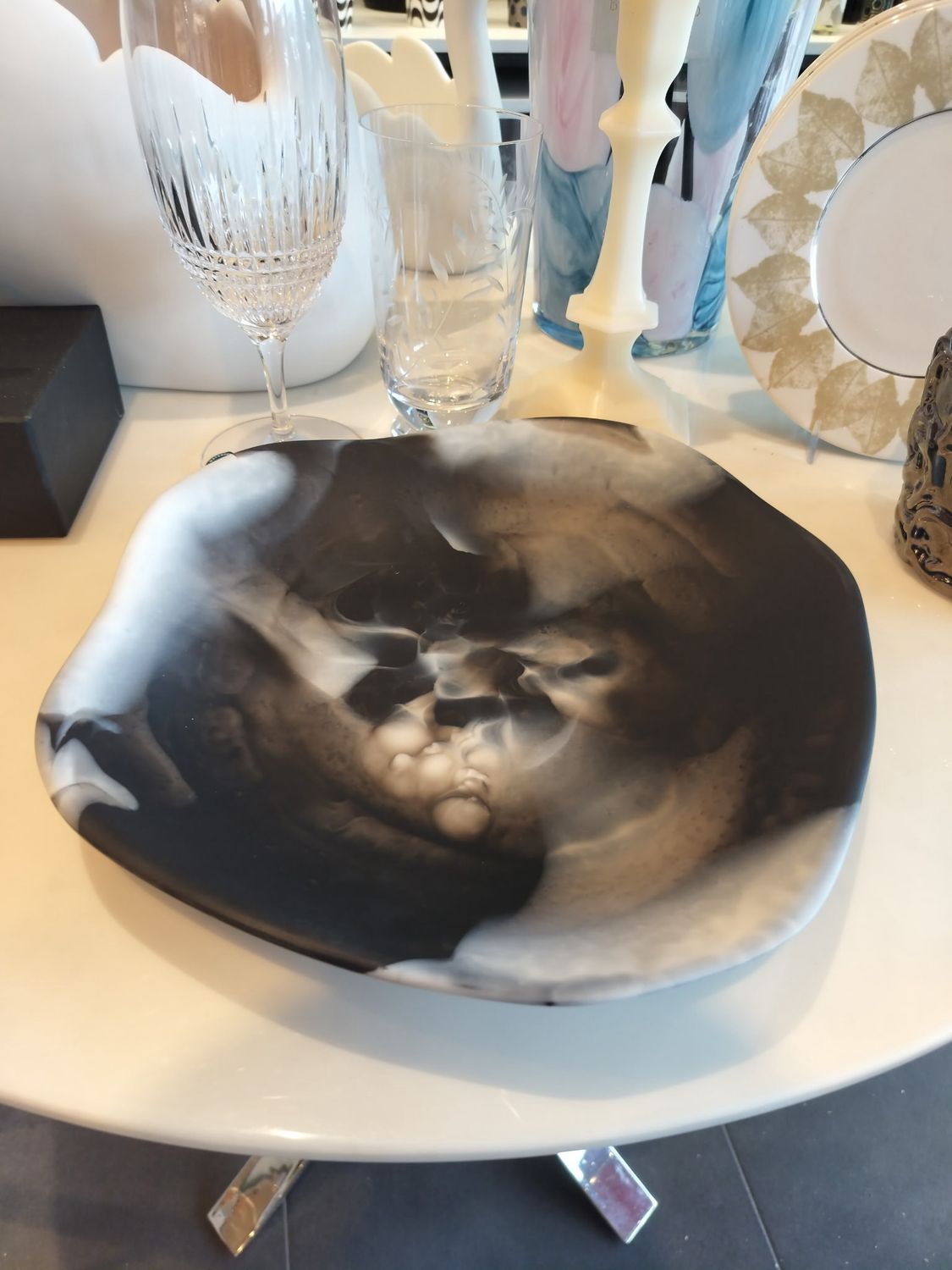 Beatrix Resin Tray M 12 Inch