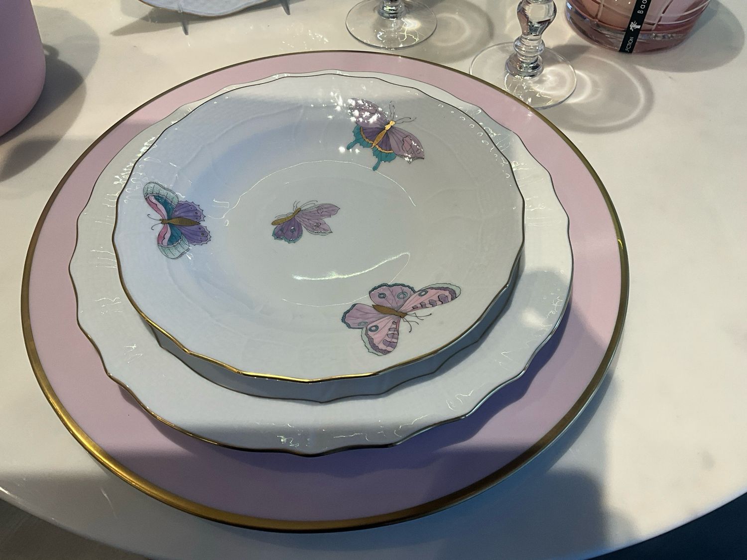 Maison 3 Ami Pink Chargers Needs 16