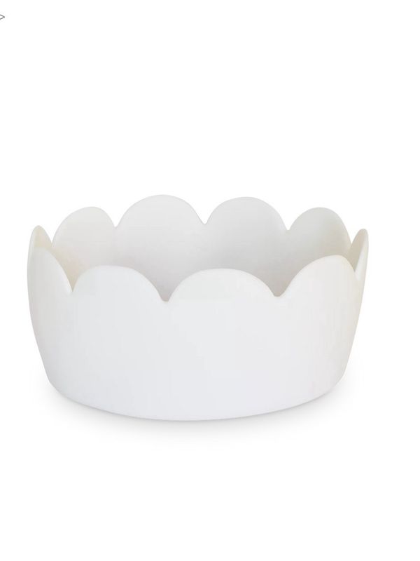 Tina Frey White Large Round Bowl Needs 2 Tina Frey White Large Round Bowl Needs 2