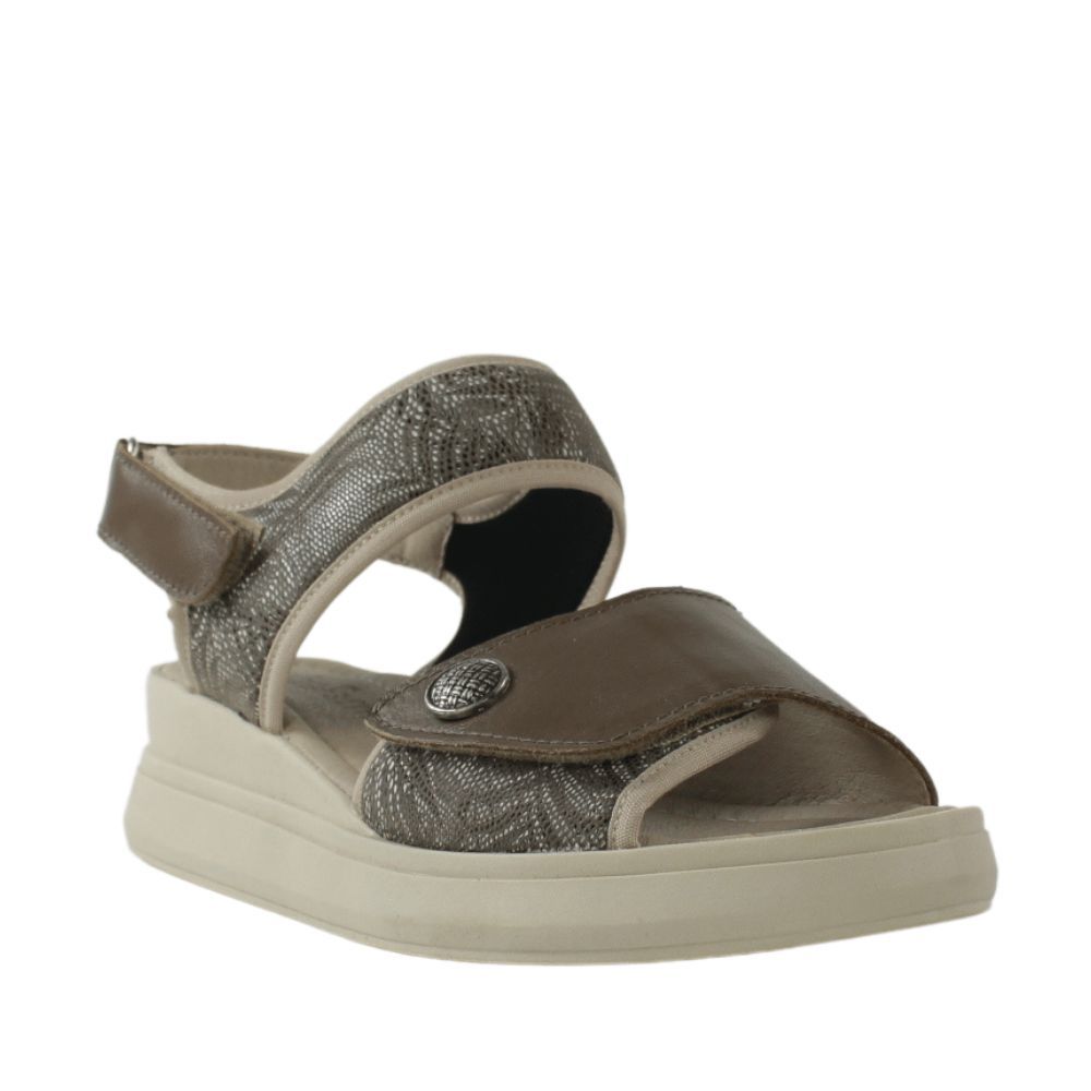 Calzafarma sandalias cómodas color taupe con cuña.25vcf3-36