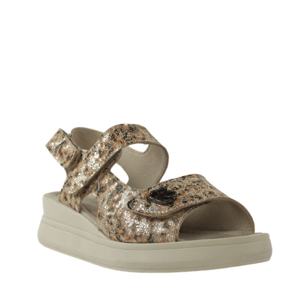 Calzafarma sandalias piel camel de cuña con velcros.25vcf6-36