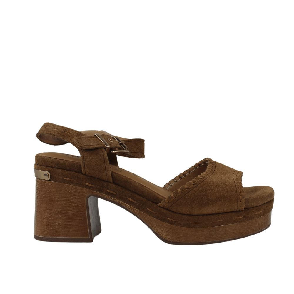 Carmela sandalias de piel color camel con plataforma.25vcs9-ap