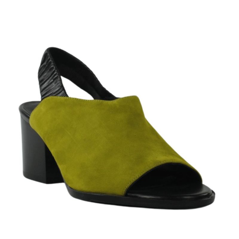 Megumi Ochi sandalias verde pistacho piel ante con tacón.25vjp16