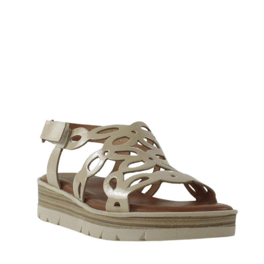 Sandalias beige piel charol con cuña.25vw10-ap24