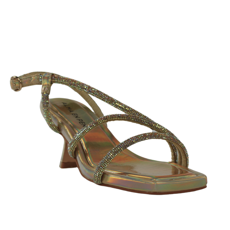 Alma en pena sandalias doradas de tacón fino.25vapr17-9