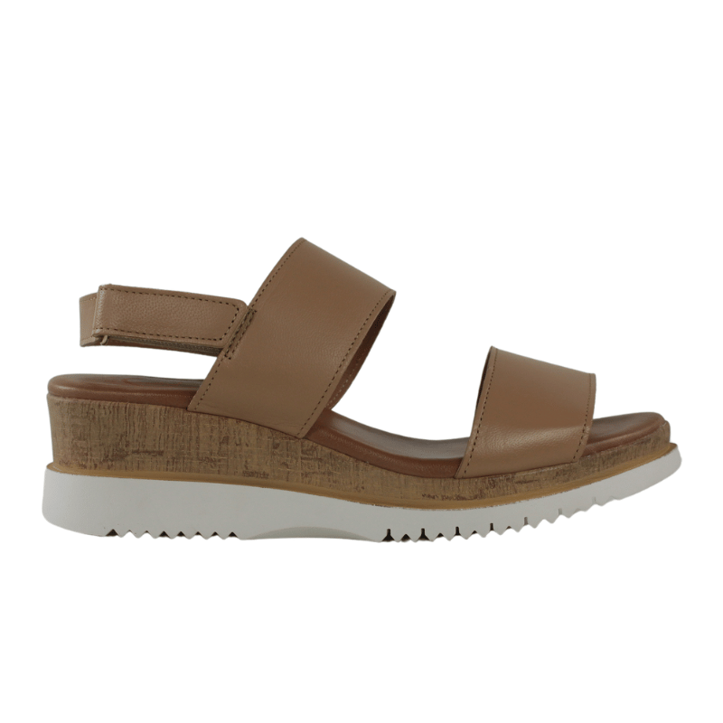 Lola Canales sandalias de piel beige ligeras de cuña.53101