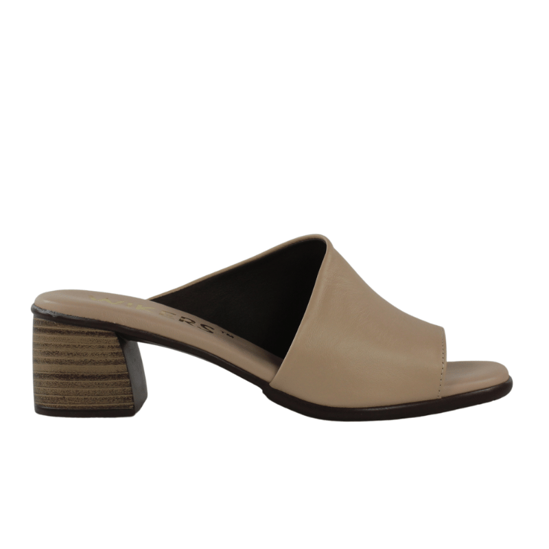 Sandalias beige destalonadas piel blanda.561