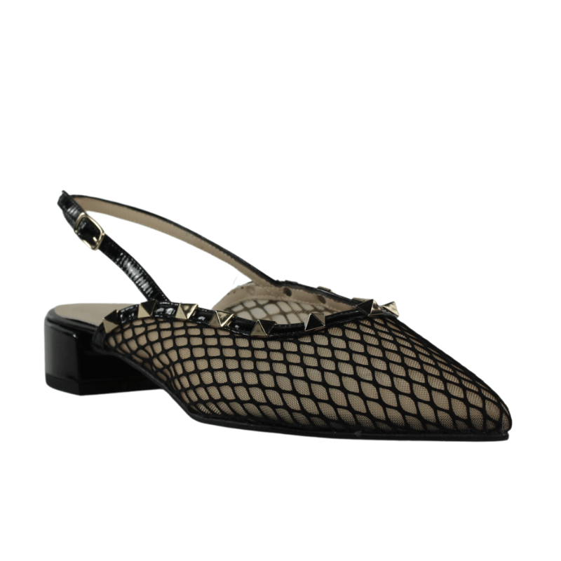 Zapatos negros destalonados rejilla con piel charol.3937