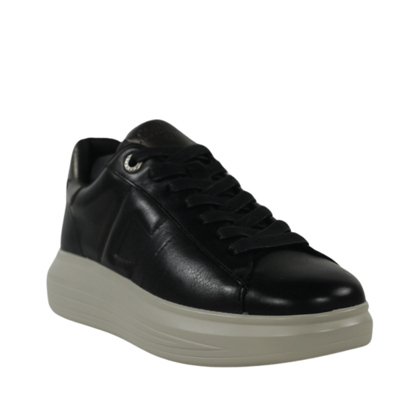 Carmela zapatillas negras de piel muy ligeras.25vcd12-ap