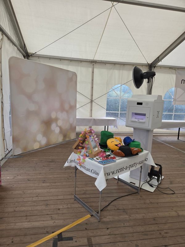 Fotobox–Business inkl. Rückwand, Accessoires, ab 300 Ausdrucke & Auf- und Abbau