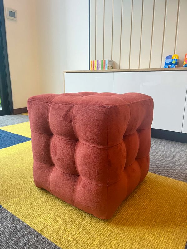 Ottoman Cubic Rubí